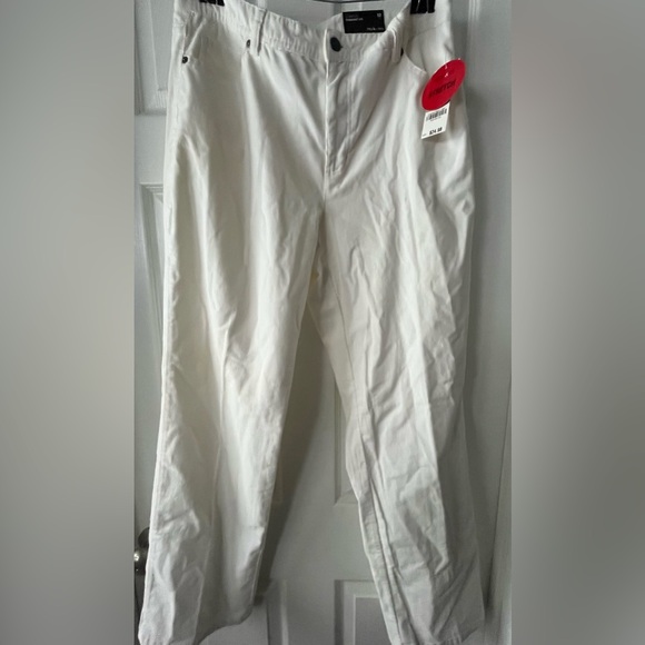 Style and Co. women’s corduroy pants
Size 12 Stretch
White
NWT - Picture 1 of 2